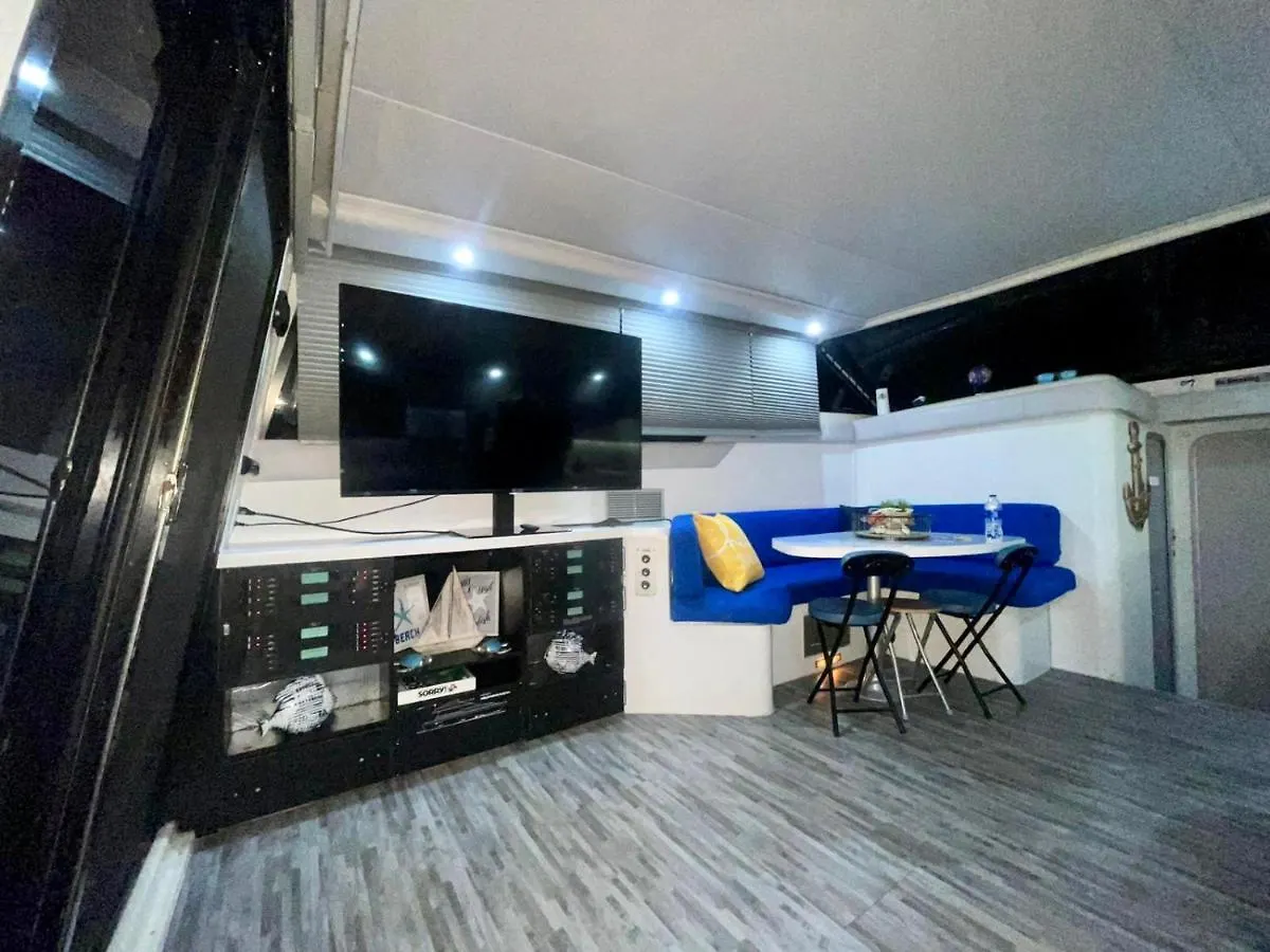 Botel Dauboat