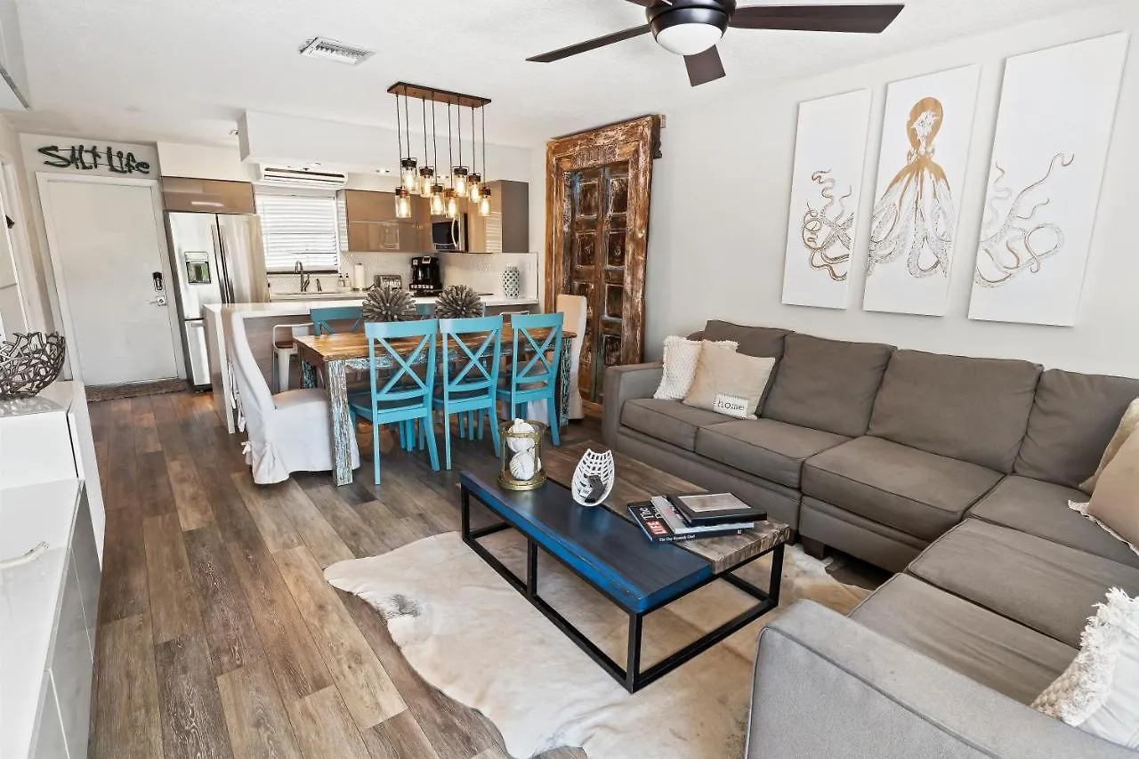 Voted Key Largo's #1 Destination, Pool, Marina, Kayaks, Tennis, Pickle Ball Apartment Key Largo