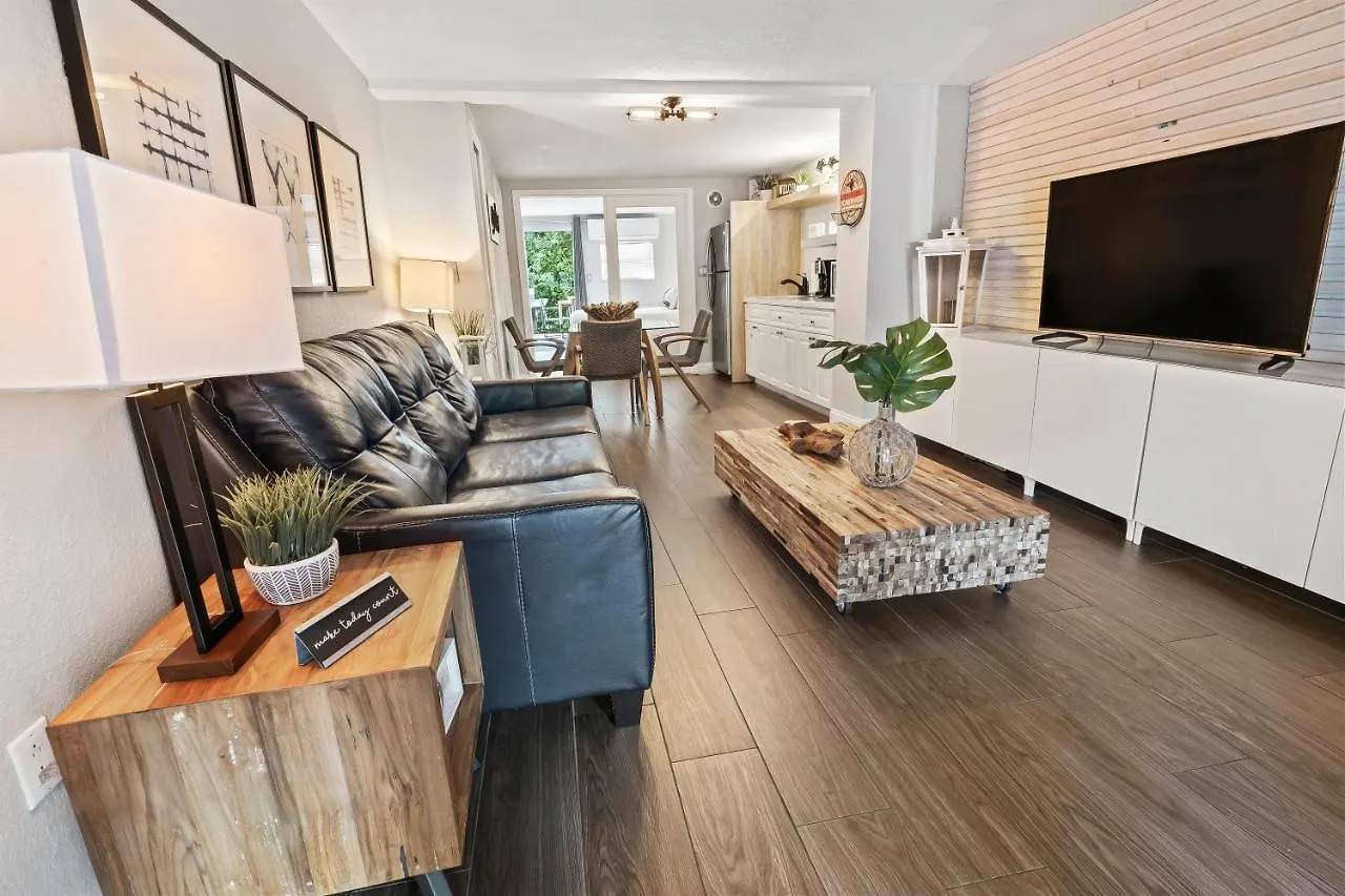 Mariners Perfect For Two Families, In-laws Quarters Apartment