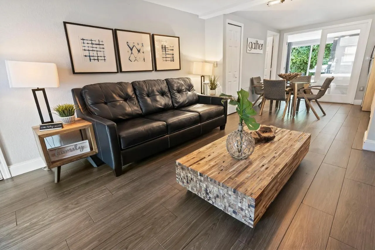Mariners Perfect For Two Families, In-laws Quarters Apartment