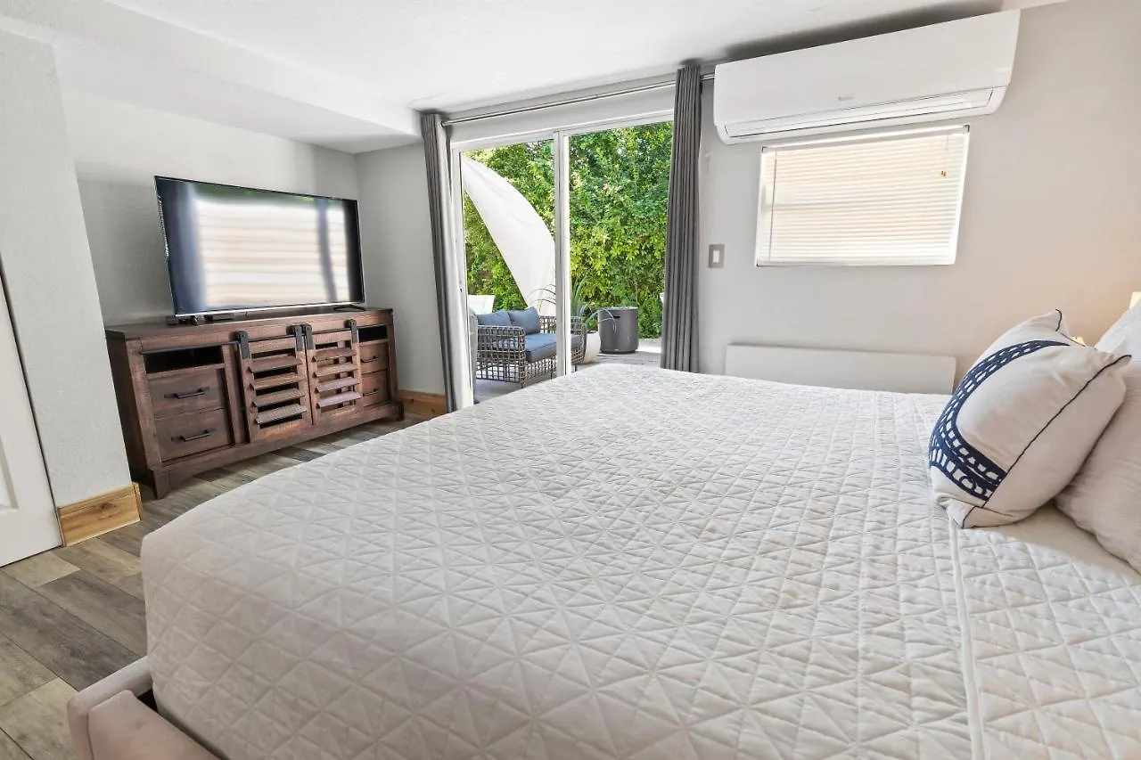 Apartment Mariners Perfect For Two Families, In-laws Quarters
