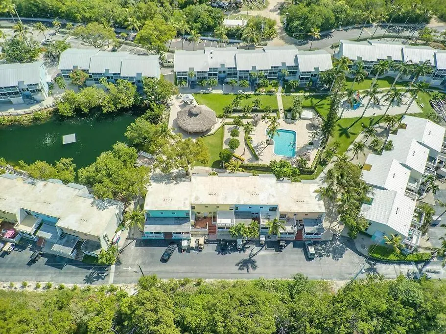 Overlooking Saltwater Lagoon Free Golf Cart-kayaks Key Largo
