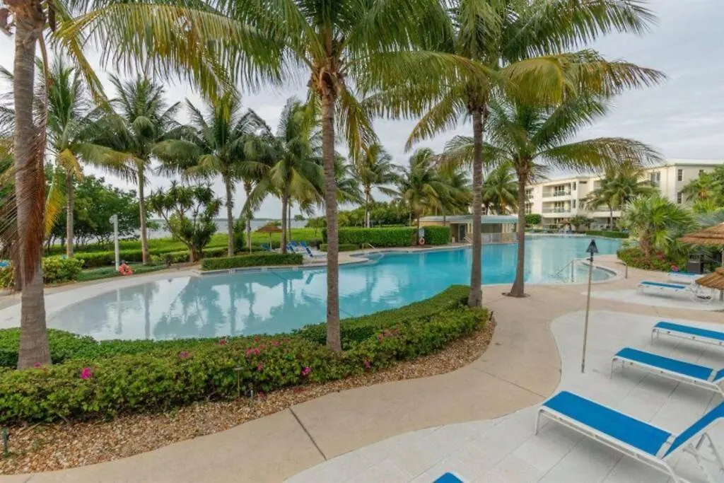 Vacay Vibes-2 Pools, Pickleball, Coffee Bar, 2 Jacuzzis, Food Truck Key Largo
