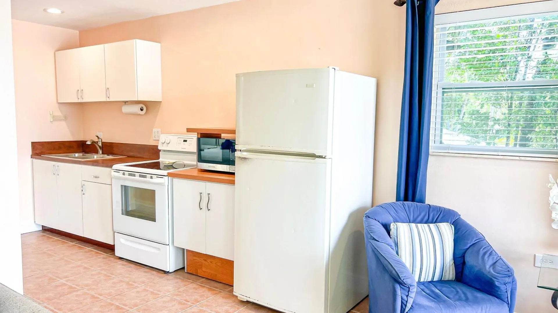Sunset Cove Motel 2*