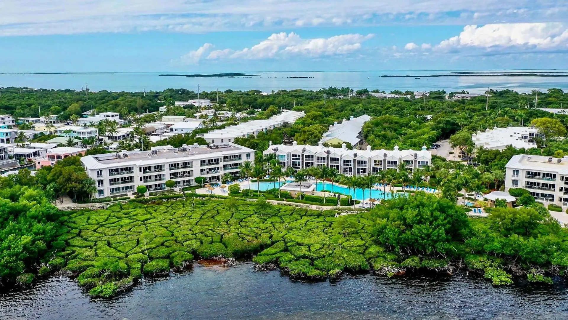 Vacay Vibes-2 Pools, Pickleball, Coffee Bar, 2 Jacuzzis, Food Truck Key Largo