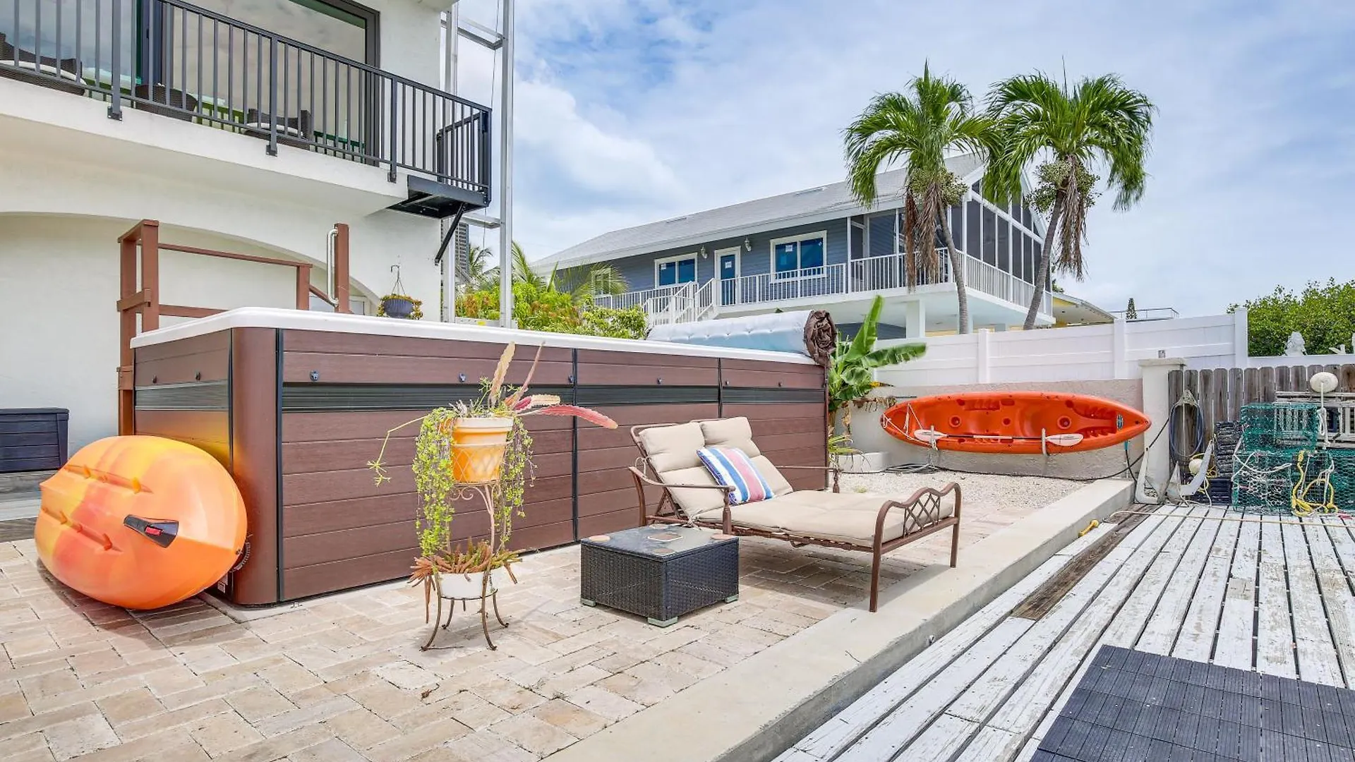 Holiday home Waterfront Oasis With Boat Dock And Swim