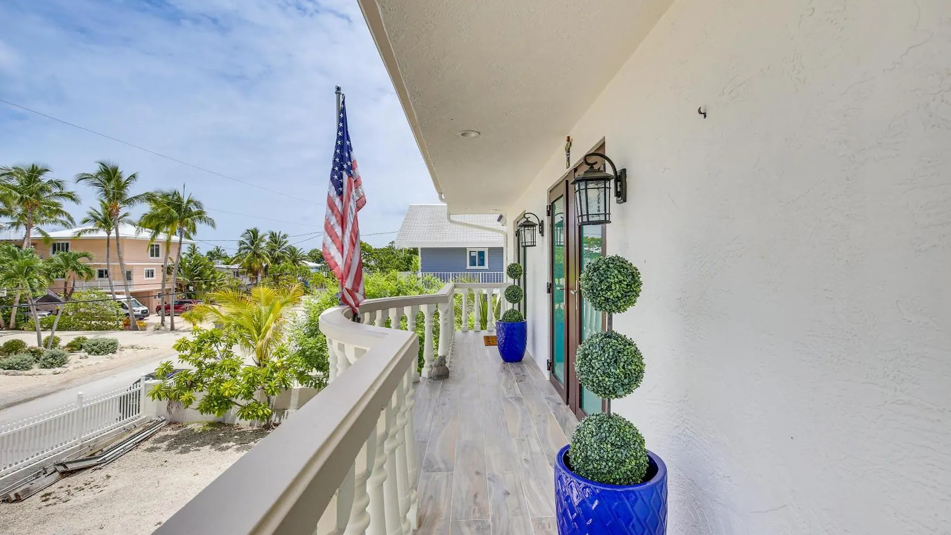 Waterfront Oasis With Boat Dock And Swim