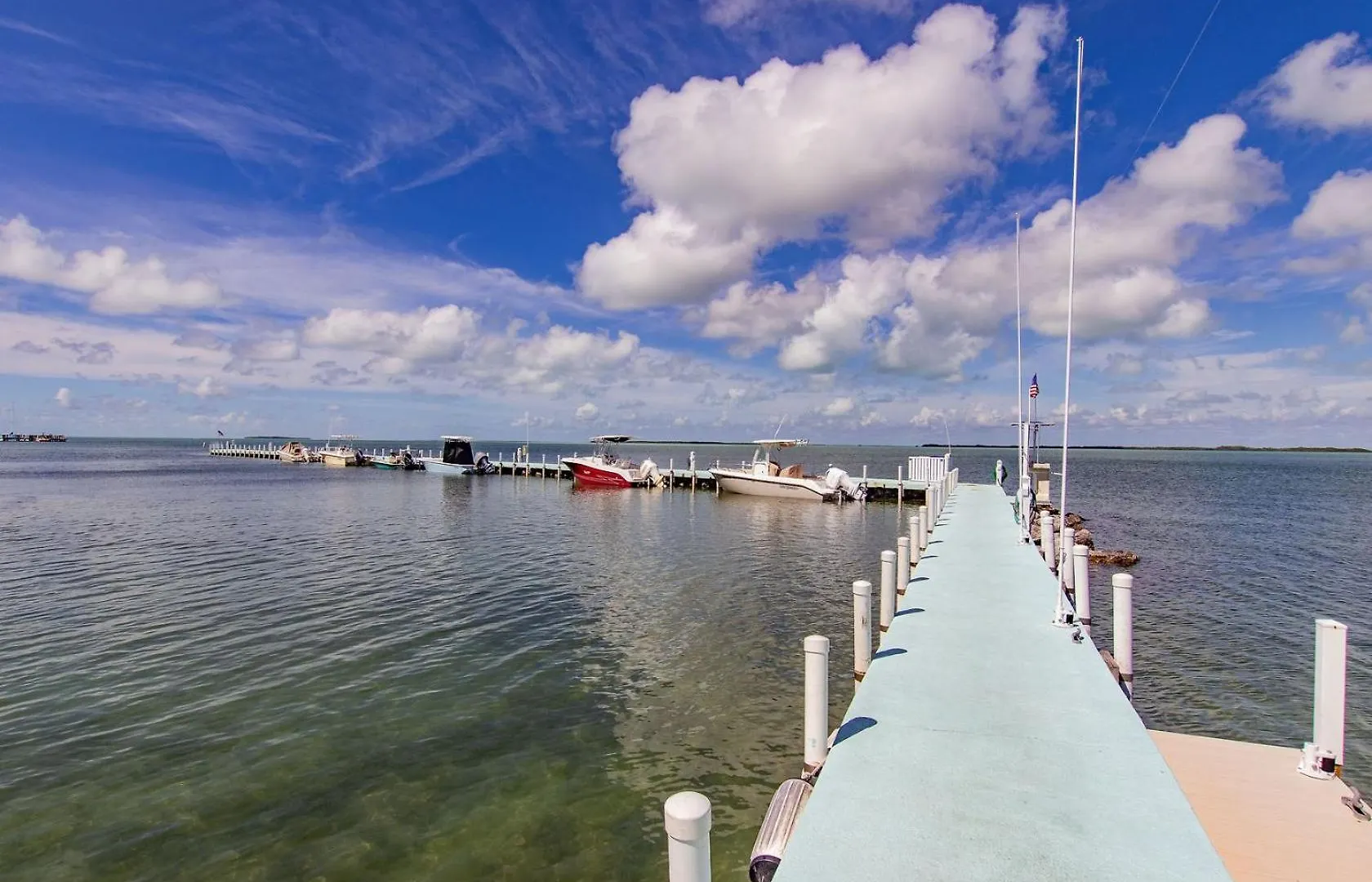 Bayfront Townhouse Located In The Lush Tropical Setting Of Rock Harbor Club, Apartment Key Largo