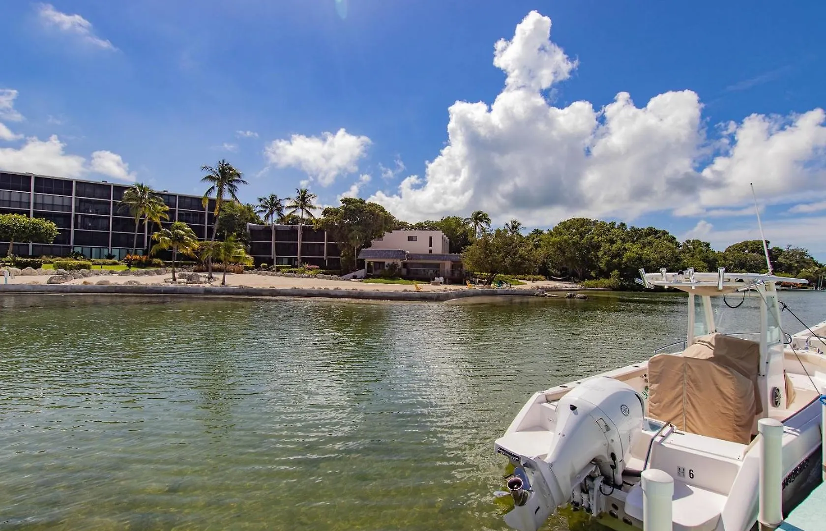 Bayfront Townhouse Located In The Lush Tropical Setting Of Rock Harbor Club, Apartment
