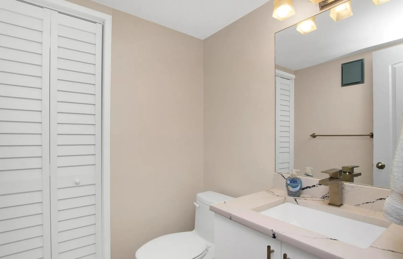 Bayfront Townhouse Located In The Lush Tropical Setting Of Rock Harbor Club, Apartment Key Largo