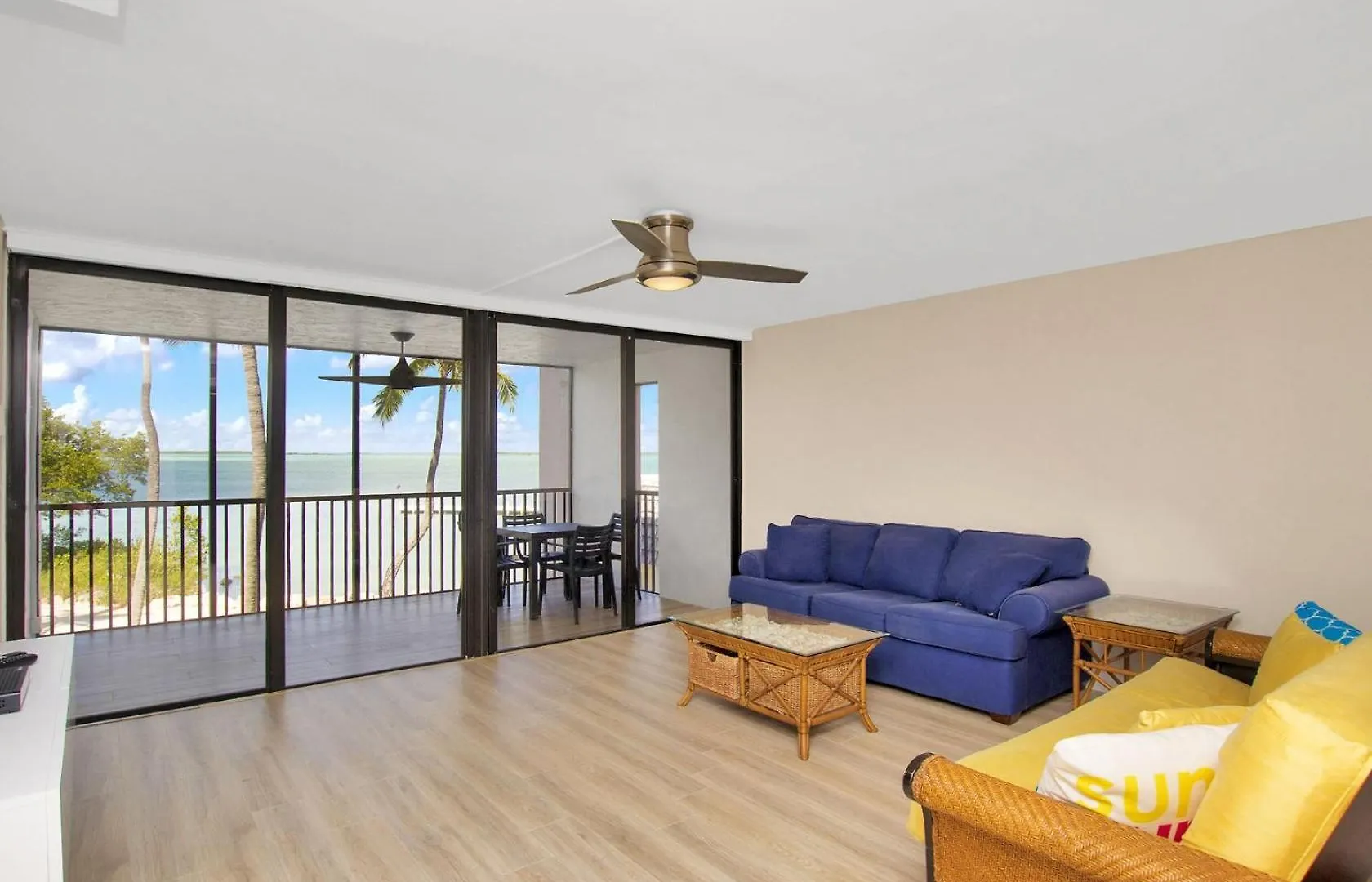 Bayfront Townhouse Located In The Lush Tropical Setting Of Rock Harbor Club, Apartment