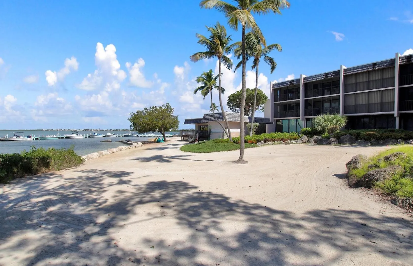 Bayfront Townhouse Located In The Lush Tropical Setting Of Rock Harbor Club, Apartment *