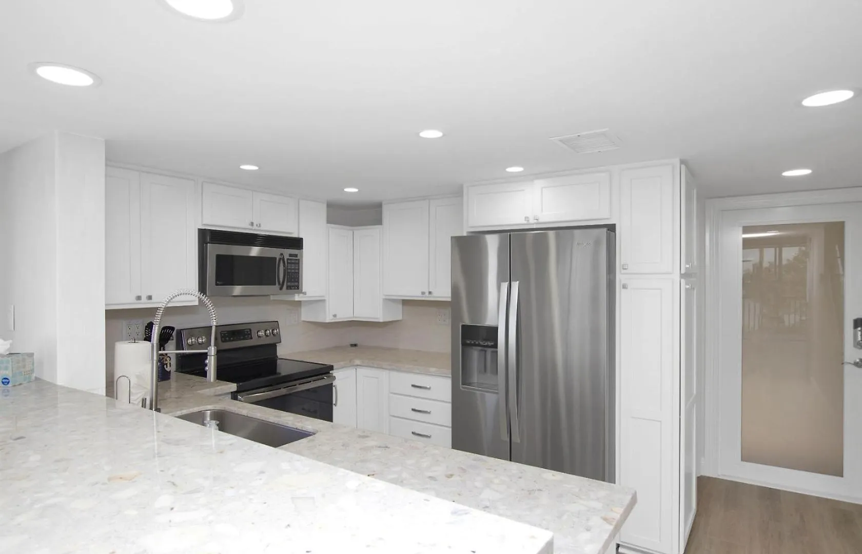 Apartment Bayfront Townhouse Located In The Lush Tropical Setting Of Rock Harbor Club, *