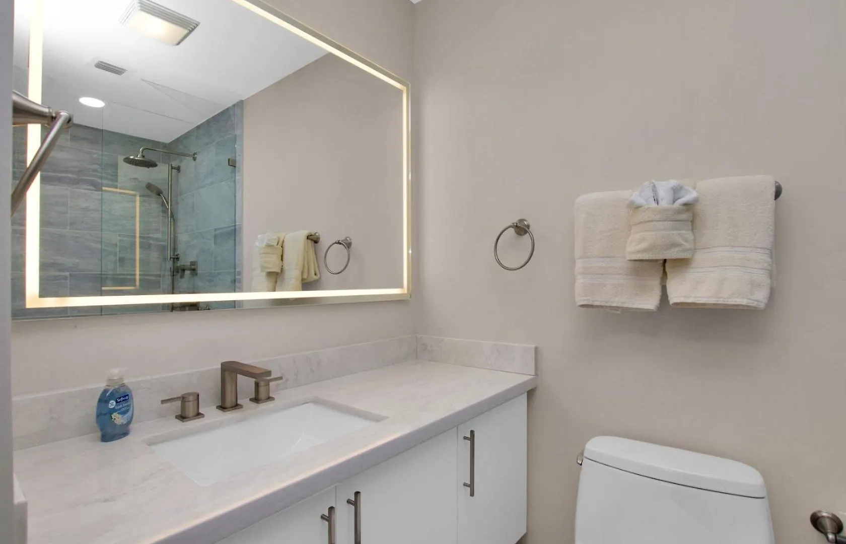 Bayfront Townhouse Located In The Lush Tropical Setting Of Rock Harbor Club, *