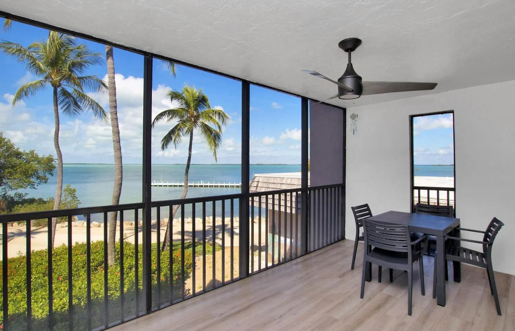 Bayfront Townhouse Located In The Lush Tropical Setting Of Rock Harbor Club, Apartment