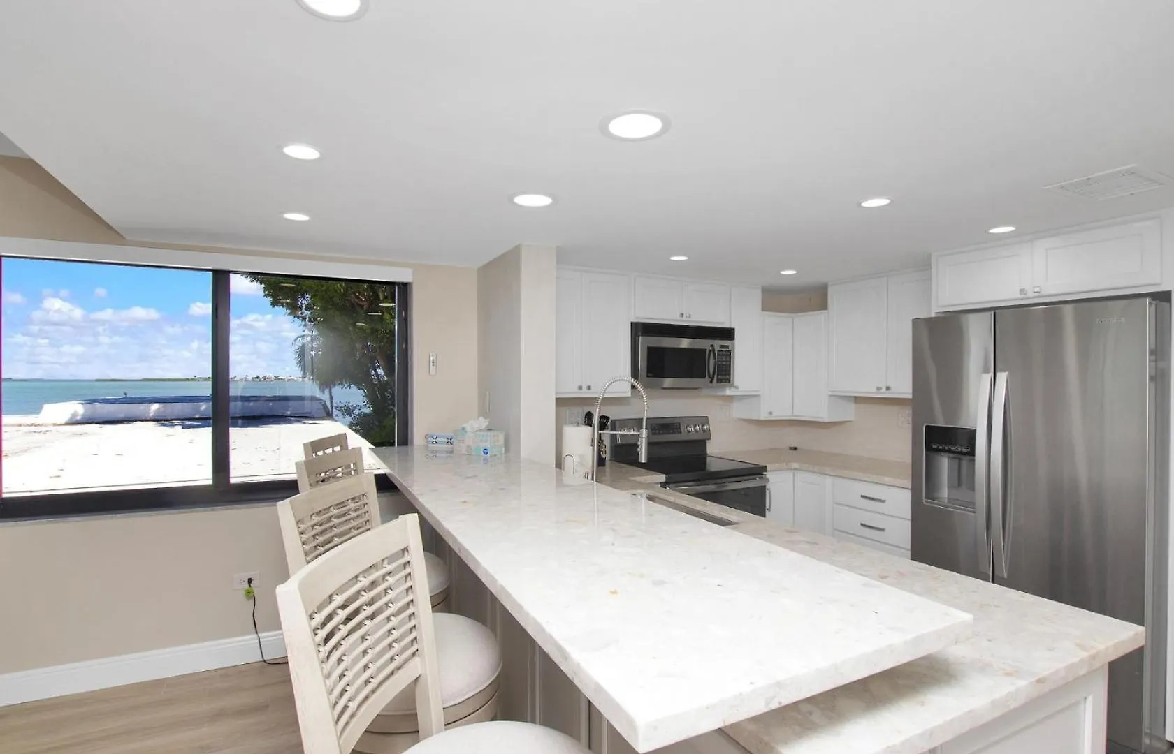 Apartment Bayfront Townhouse Located In The Lush Tropical Setting Of Rock Harbor Club, *