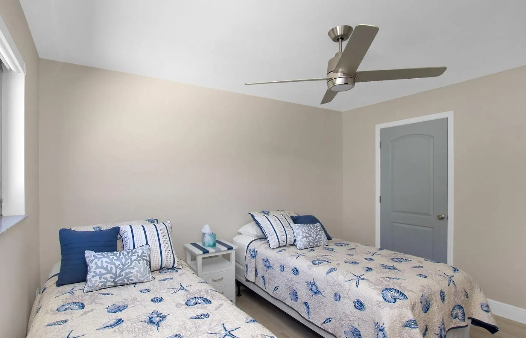 Bayfront Townhouse Located In The Lush Tropical Setting Of Rock Harbor Club, Apartment *