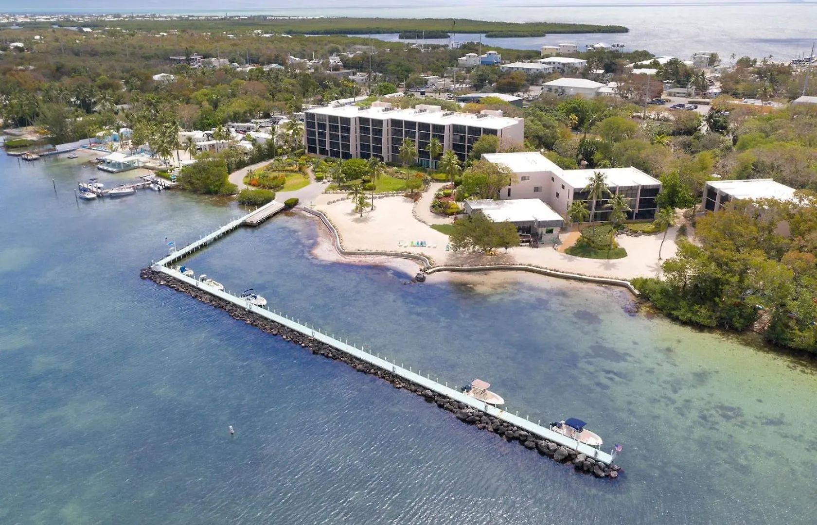 Apartment Bayfront Townhouse Located In The Lush Tropical Setting Of Rock Harbor Club,