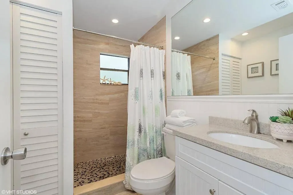 Kawama L1 In Key Largo, Beach, Lagoon, Pools, Tennis, Free Bikes And Canoes Holiday home Key Largo
