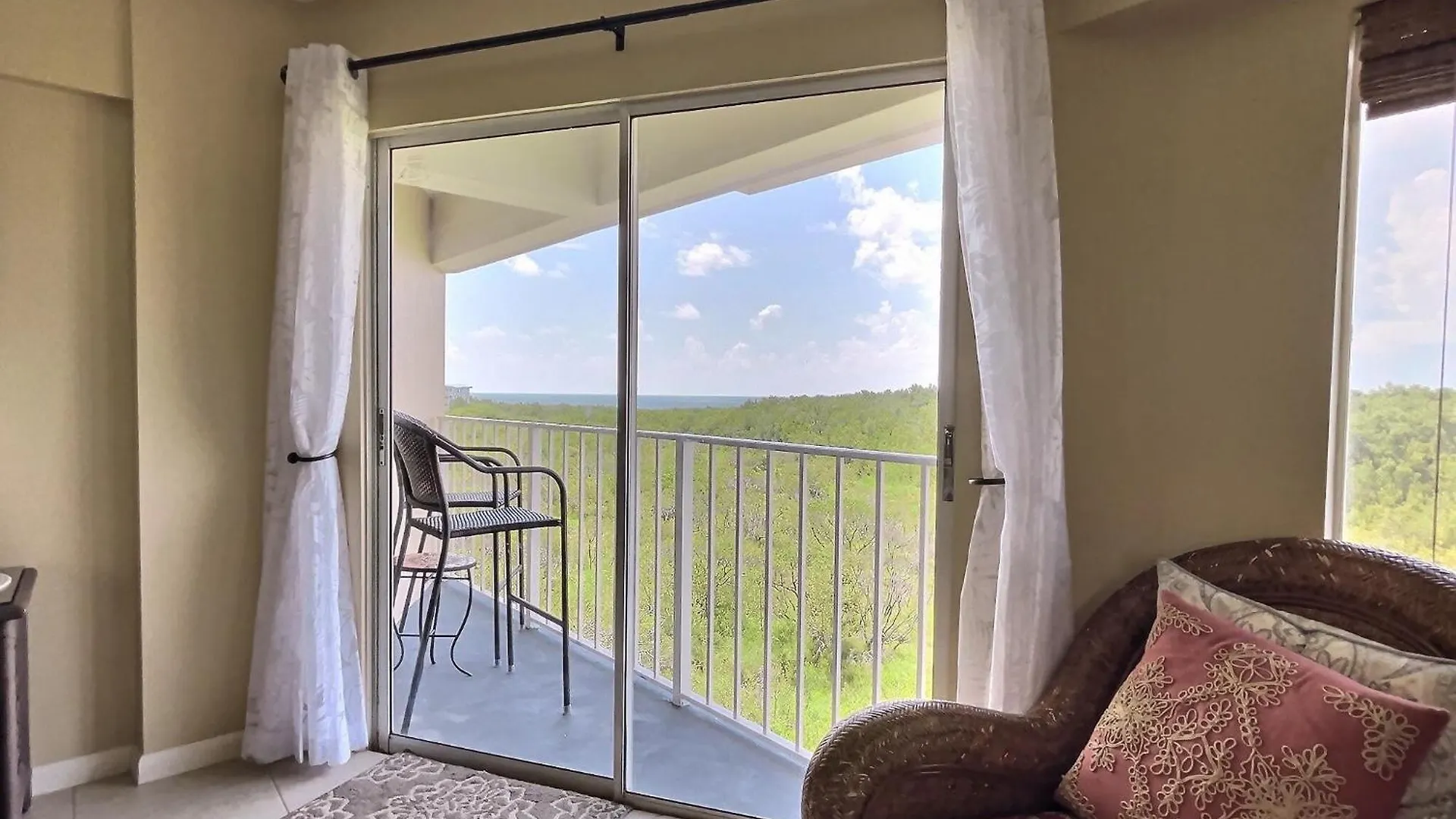 Baha Penthouse Ocean Pointe 1416 Key Largo
