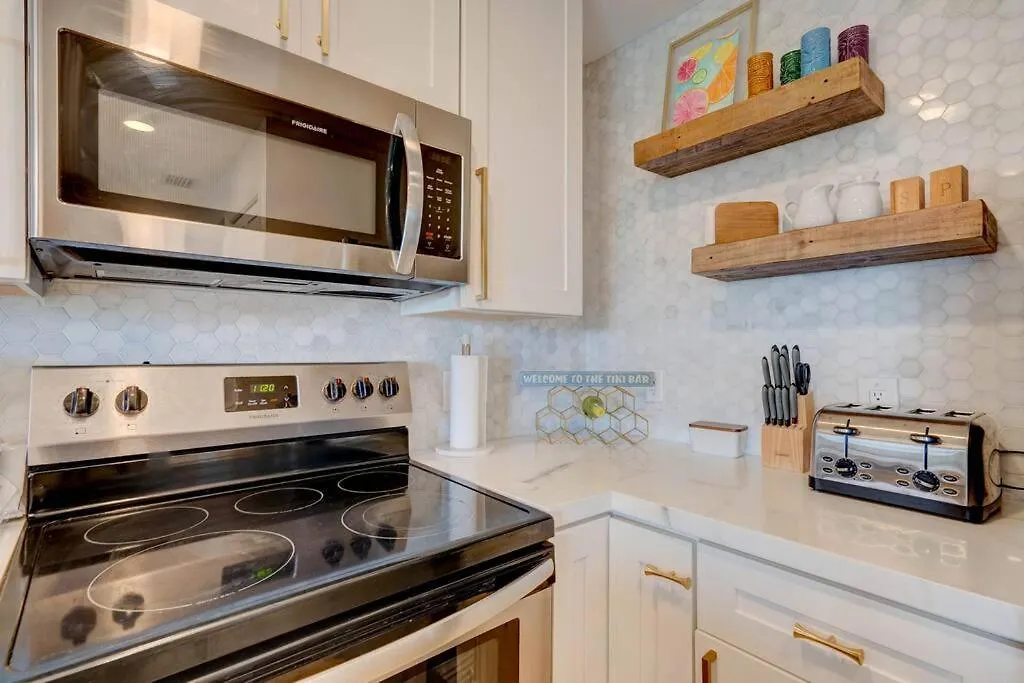 It's Tiki Time In The Keys Ocean Pointe 1413 Holiday home *