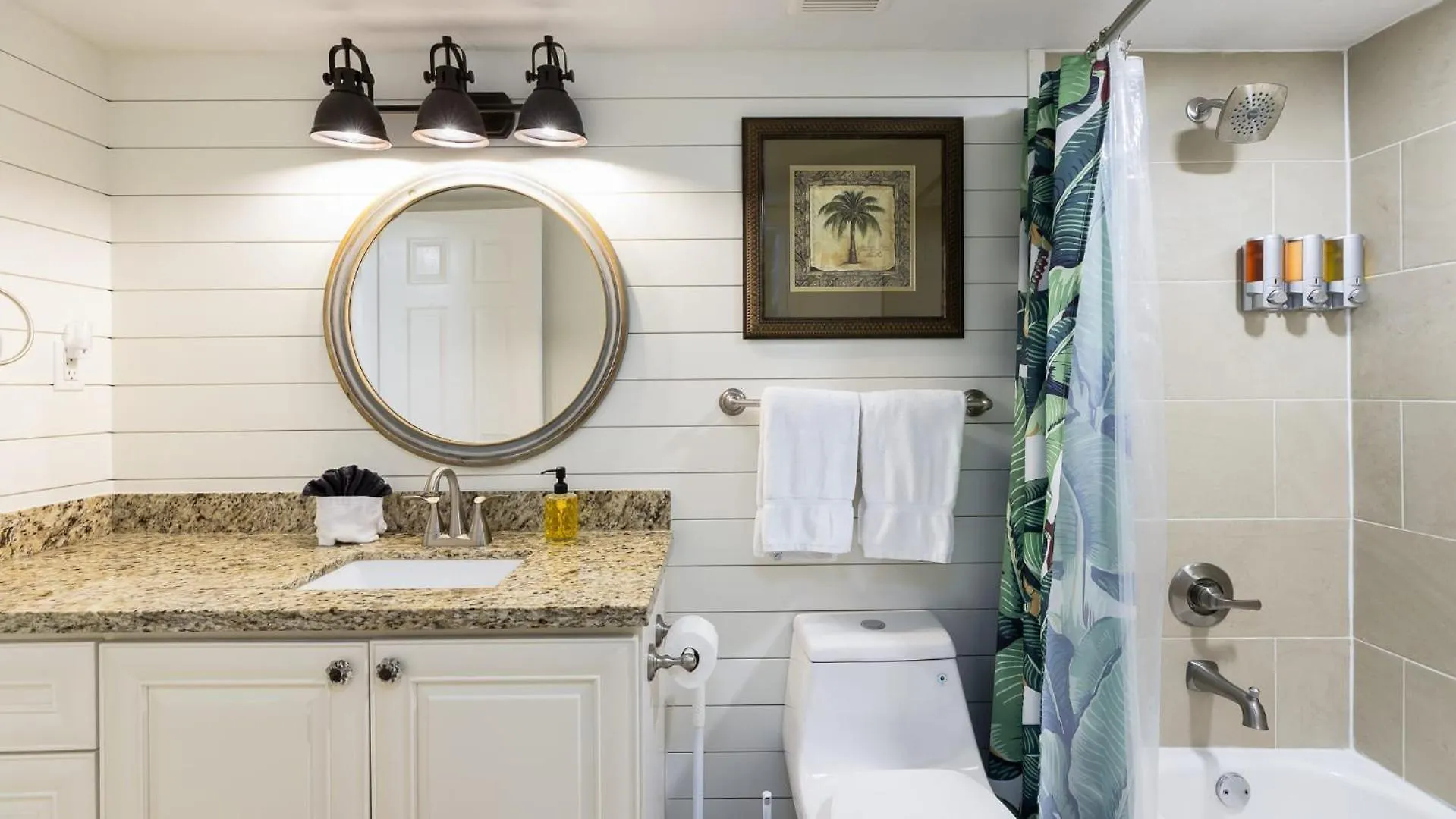 Modern And Coastal 3212 Is Across From Pool Holiday home
