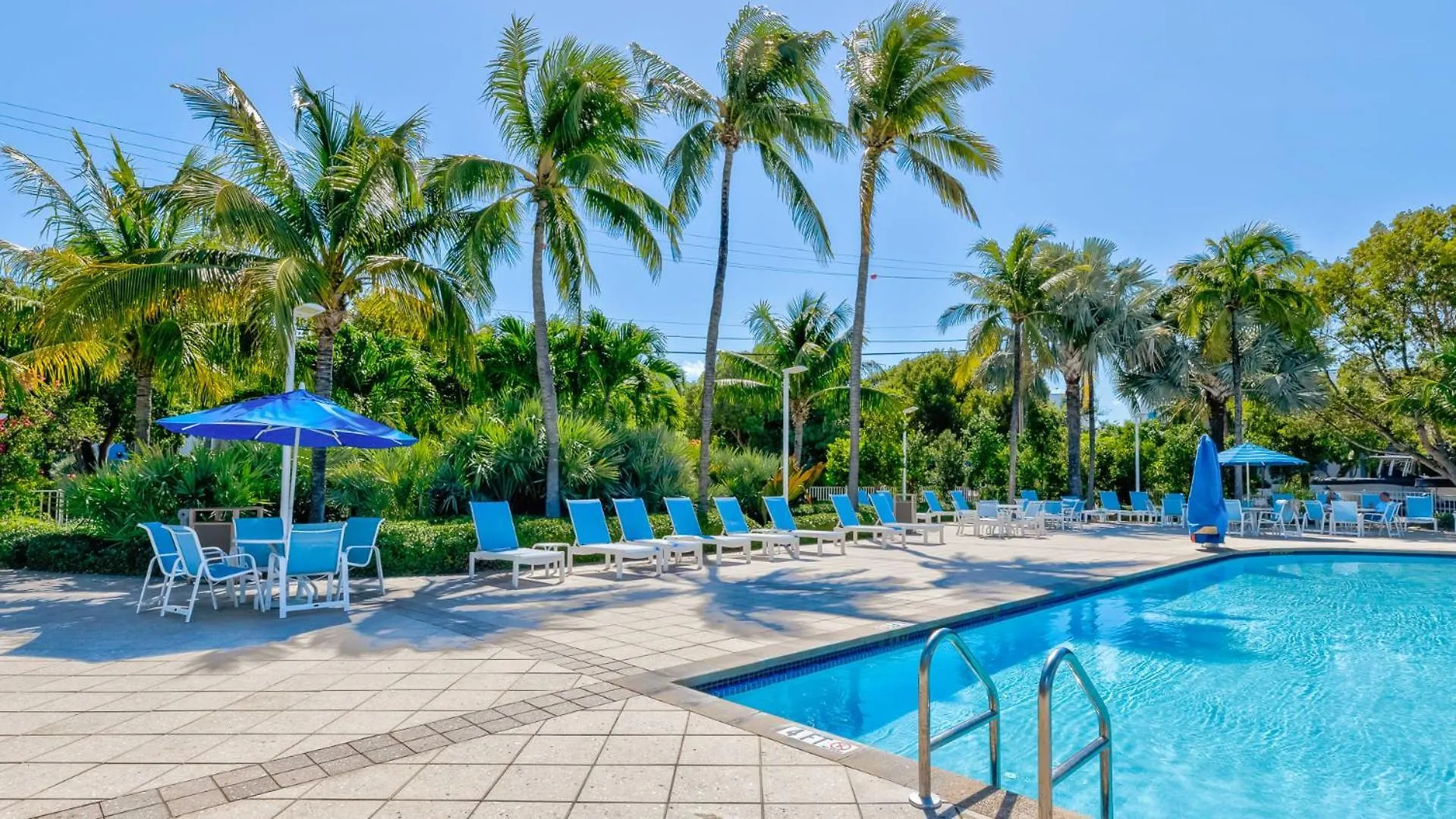 Modern And Coastal 3212 Is Across From Pool Holiday home Key Largo