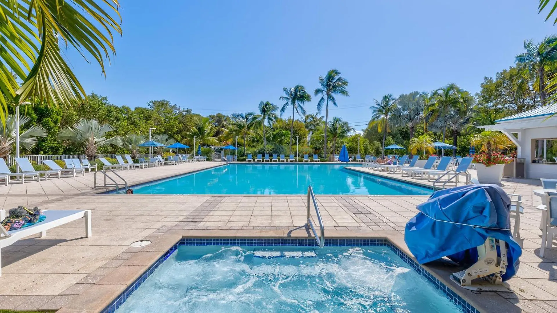 Modern And Coastal 3212 Is Across From Pool Holiday home