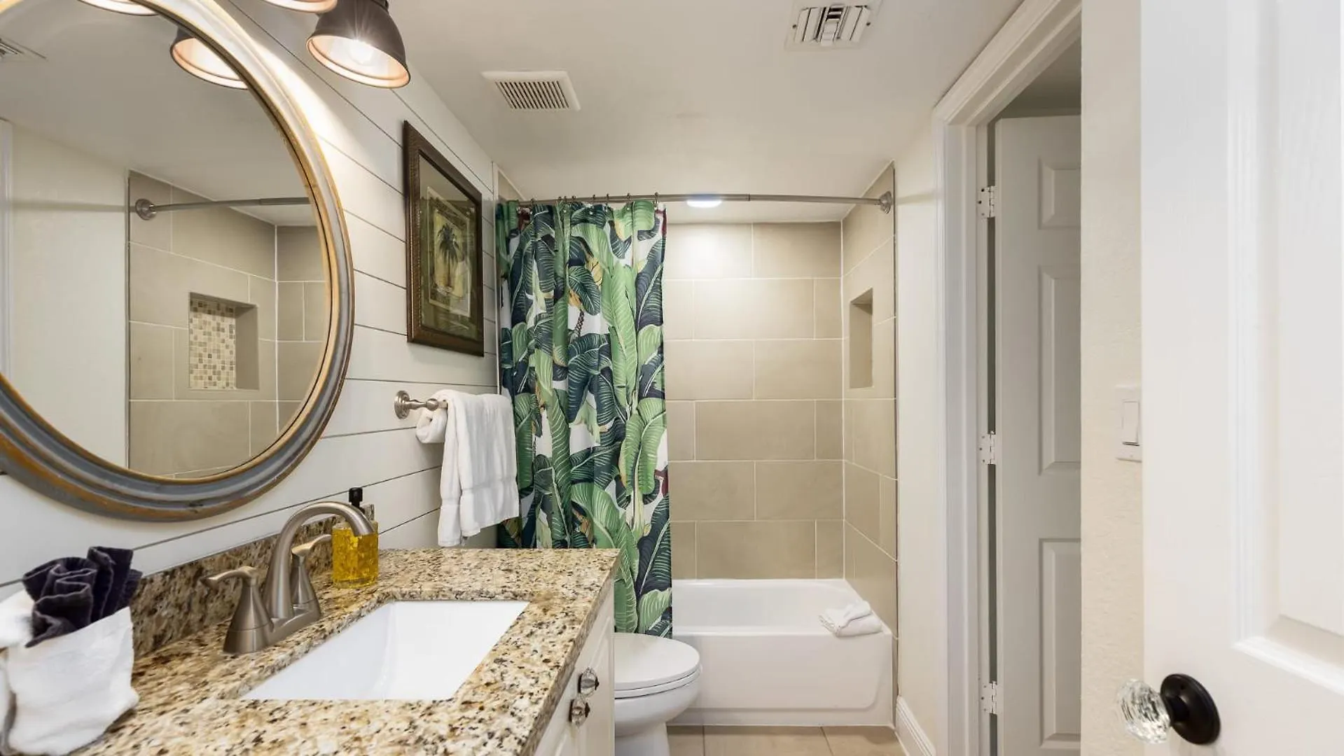 Modern And Coastal 3212 Is Across From Pool Holiday home Key Largo