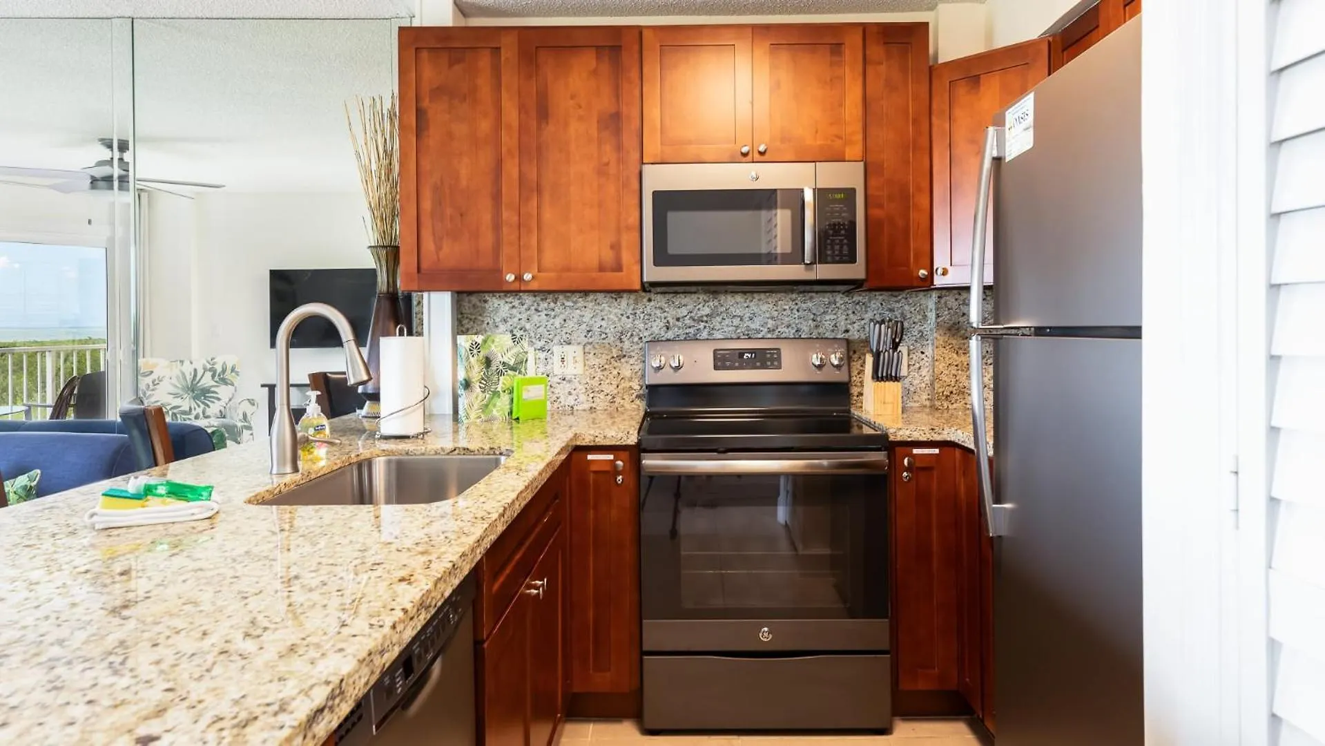 Modern And Coastal 3212 Is Across From Pool Holiday home