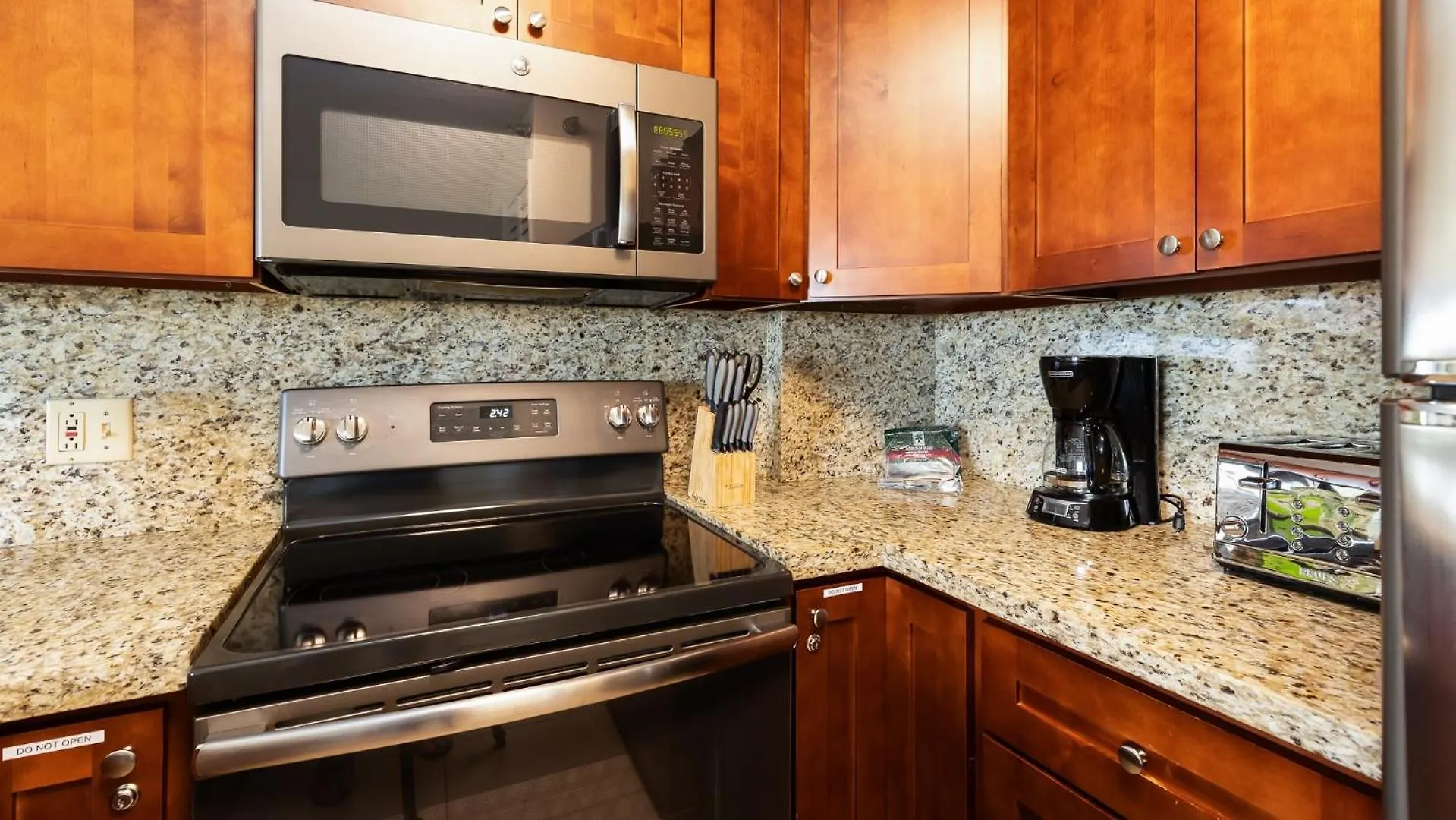 Modern And Coastal 3212 Is Across From Pool Holiday home *