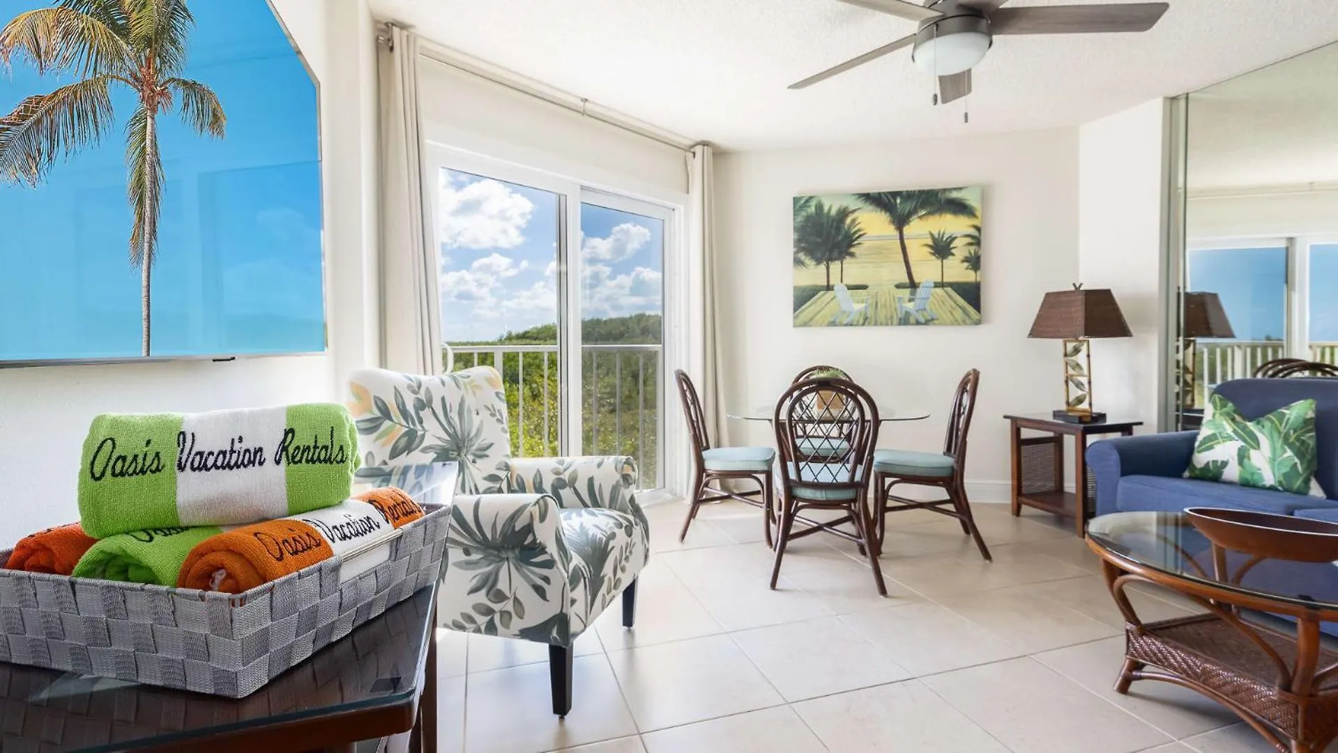 Modern And Coastal 3212 Is Across From Pool Holiday home Key Largo