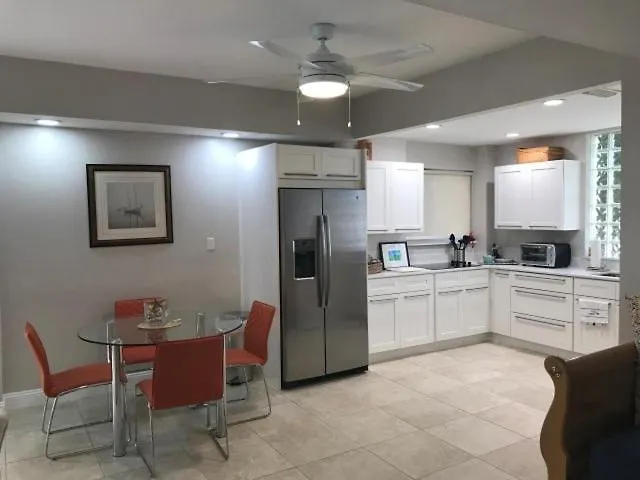 Beautiful Canal Front With Above Ground Pool, Dock And Fish Station Holiday home Key Largo