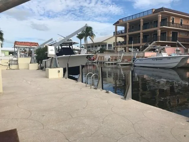 Holiday home Beautiful Canal Front With Above Ground Pool, Dock And Fish Station *