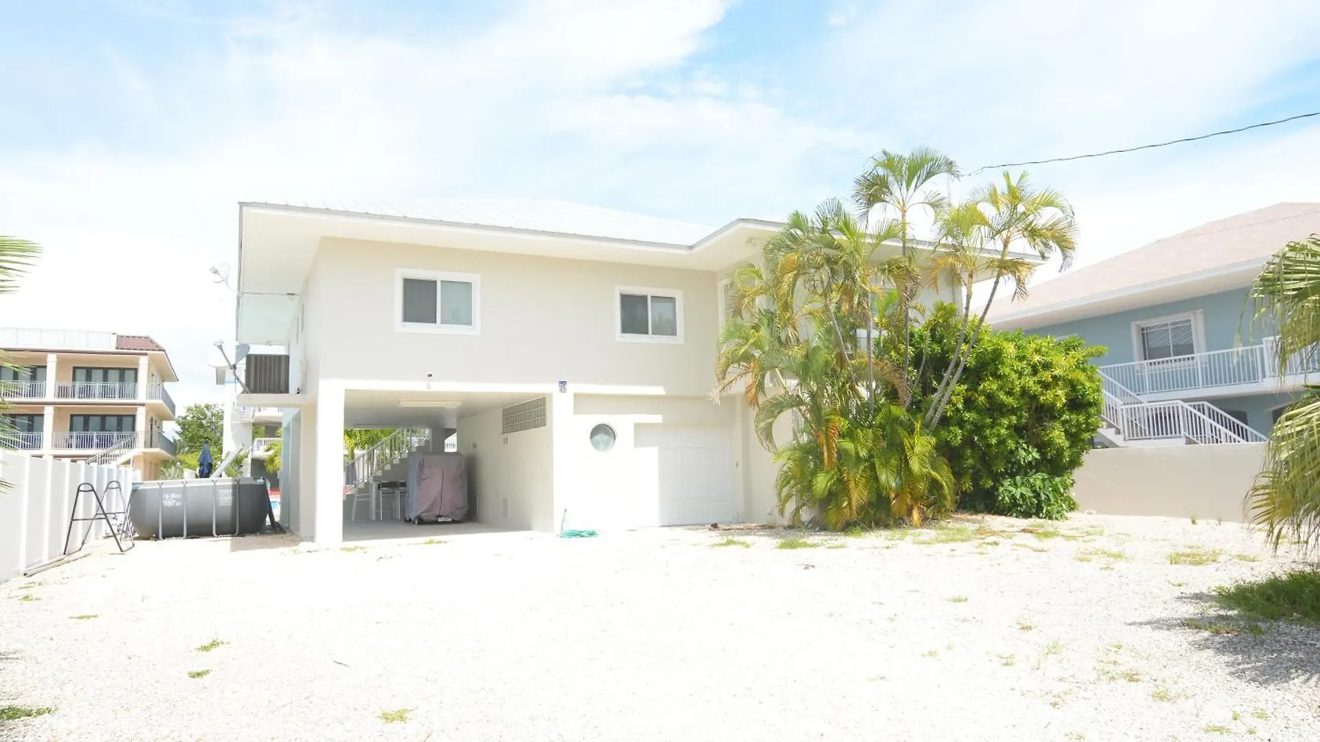 Beautiful Canal Front With Above Ground Pool, Dock And Fish Station Holiday home