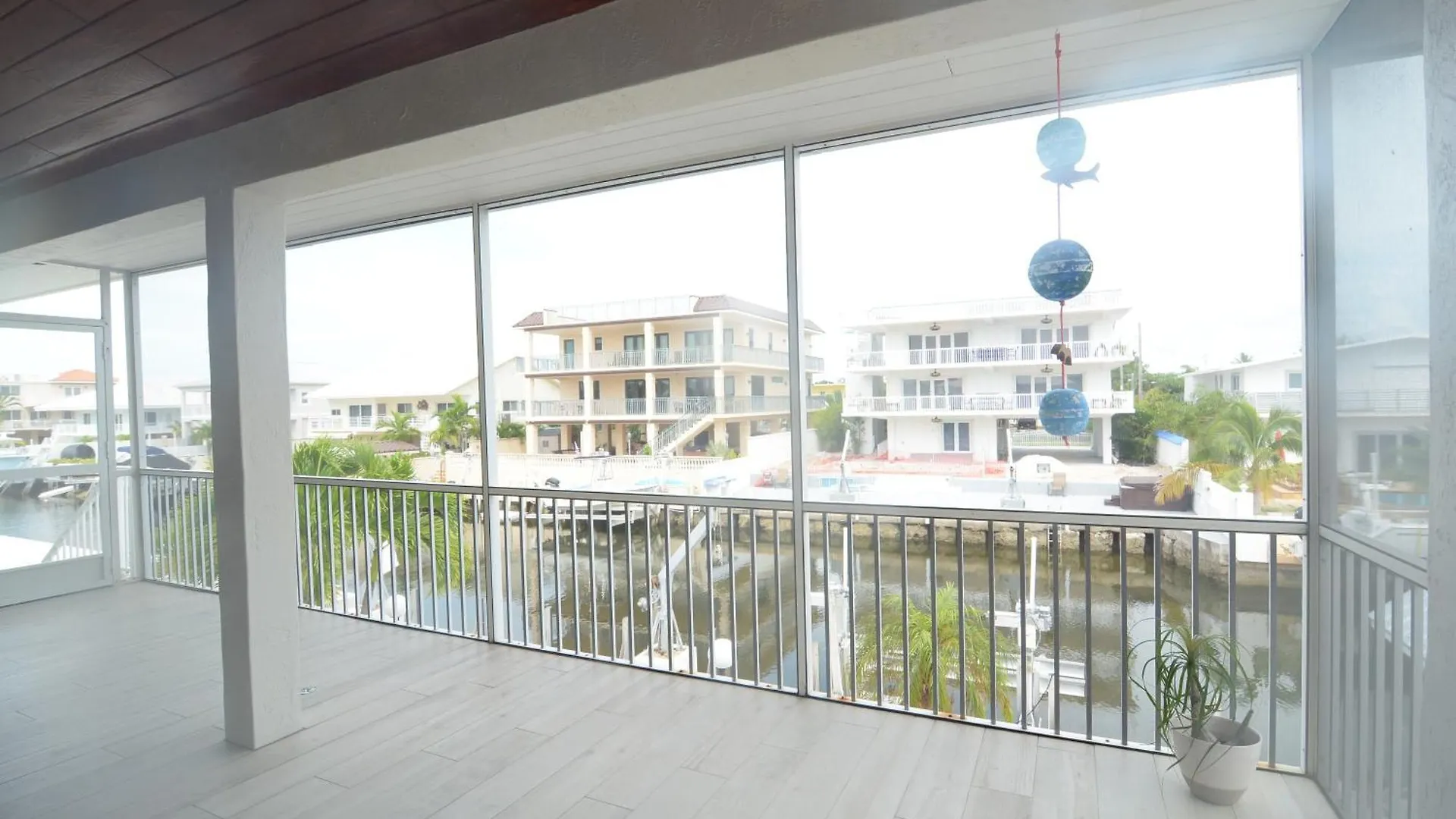 Beautiful Canal Front With Above Ground Pool, Dock And Fish Station Holiday home *