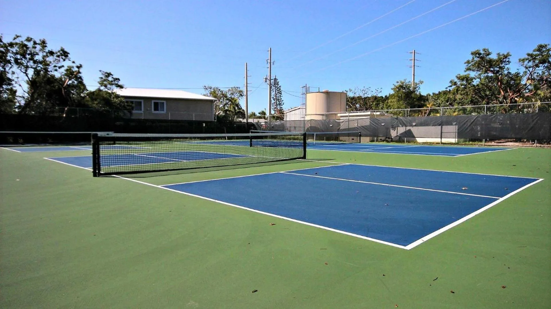 701 Mariners Club Apartment