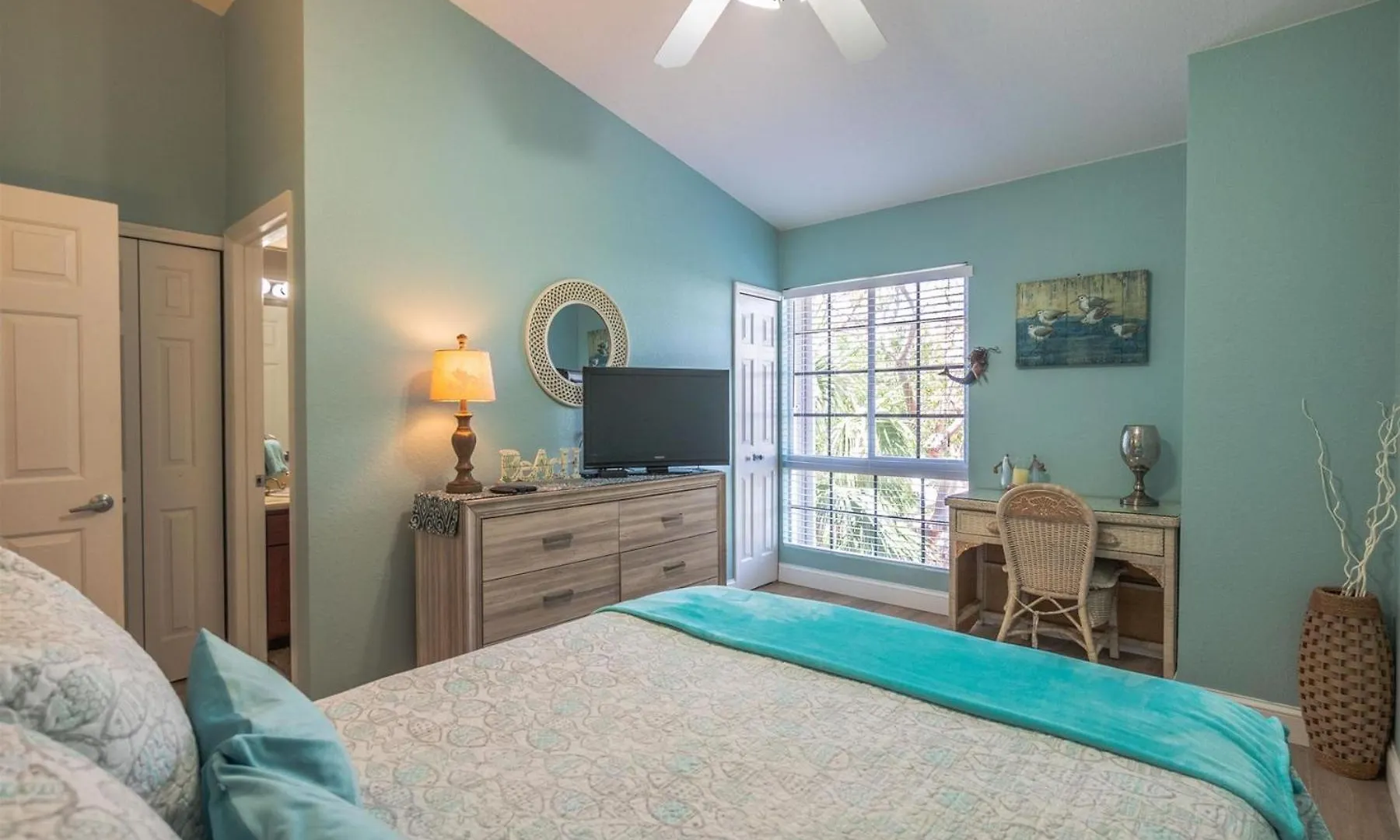 701 Mariners Club Apartment *