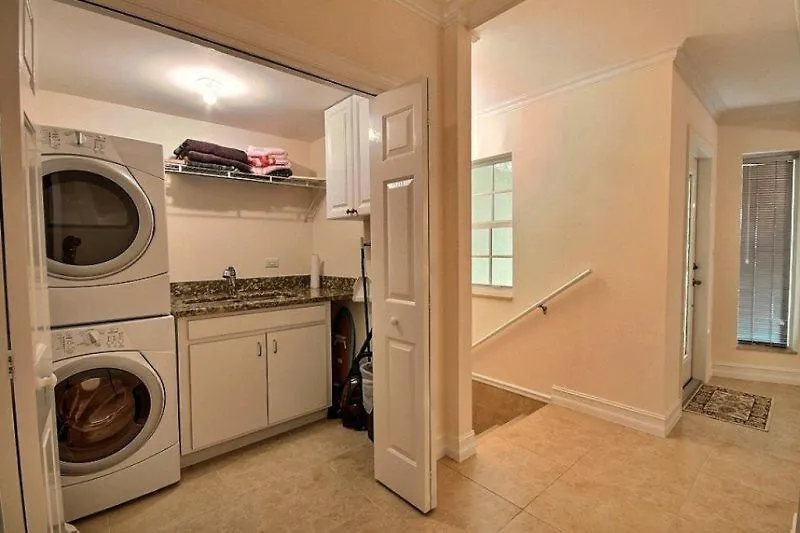 809 Mariners Club Apartment