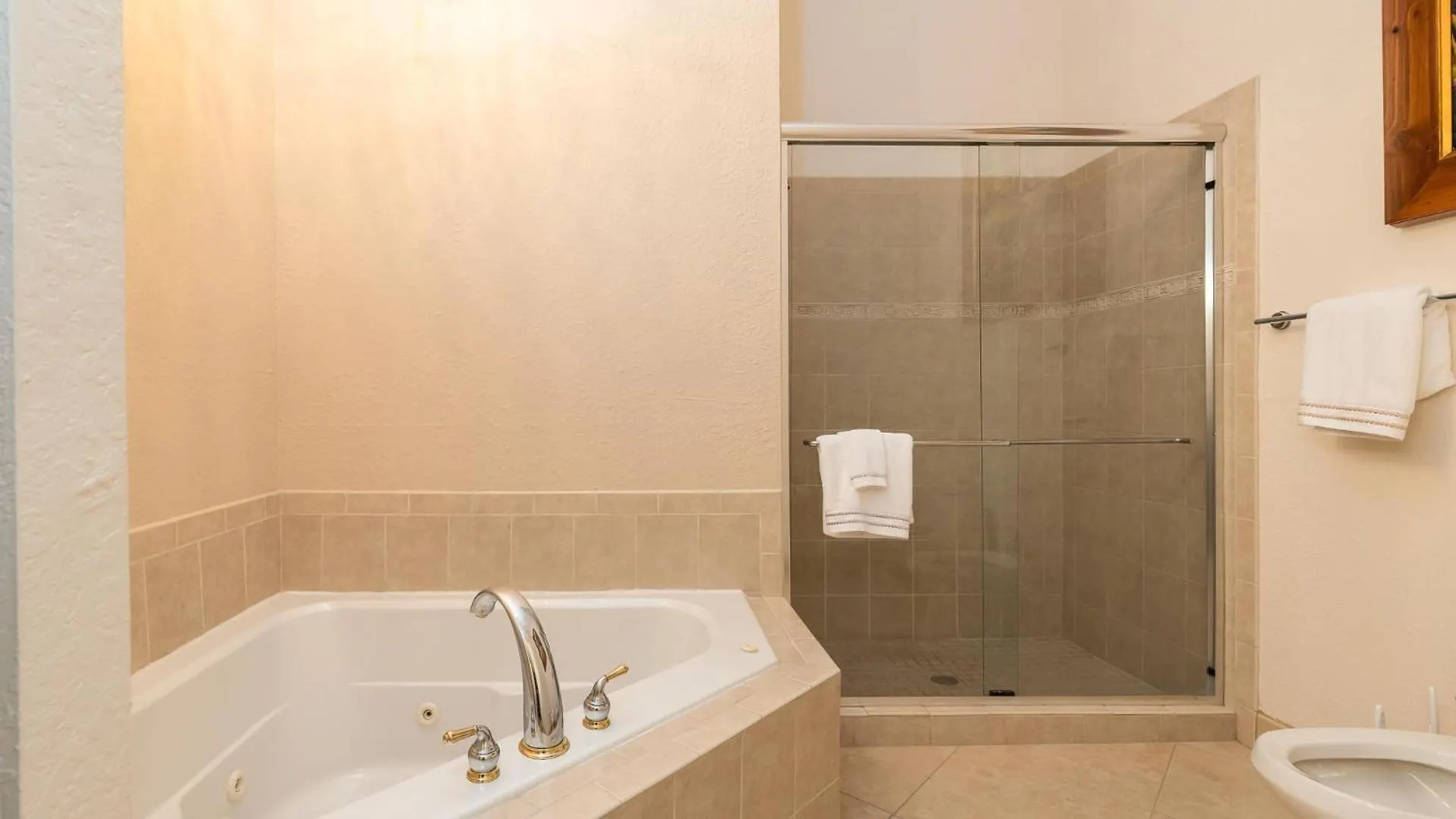 Apartment 809 Mariners Club *