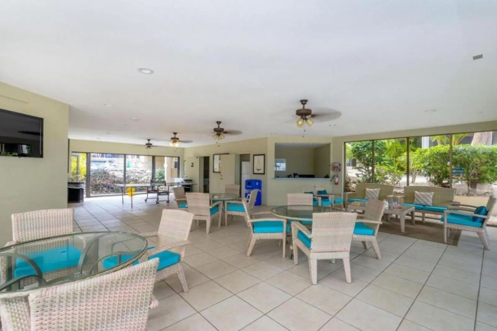 B 105 Moon Bay * Key Largo