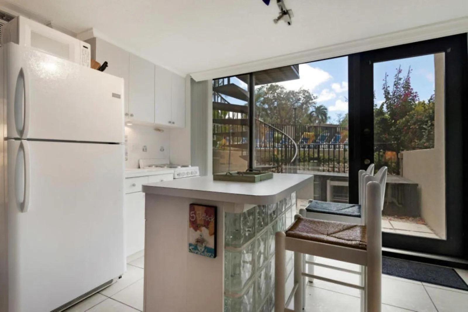 Apartment B 105 Moon Bay