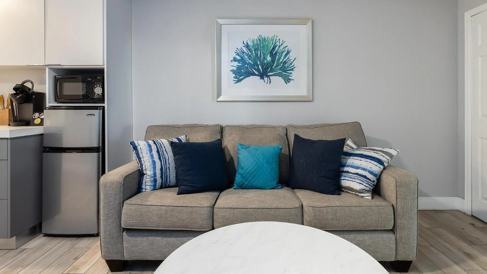 610 Mariners Club Apartment *