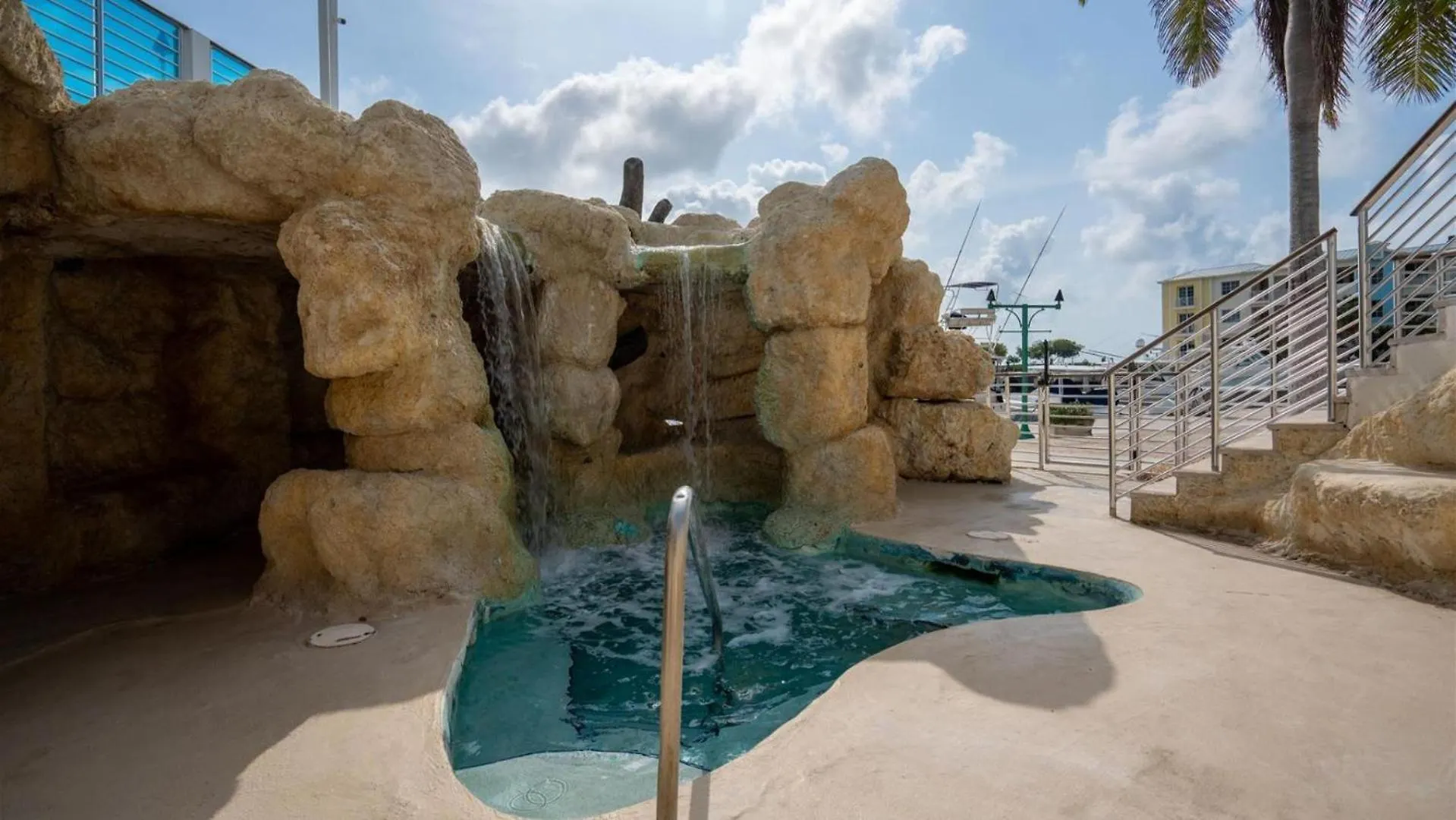 610 Mariners Club Apartment Key Largo