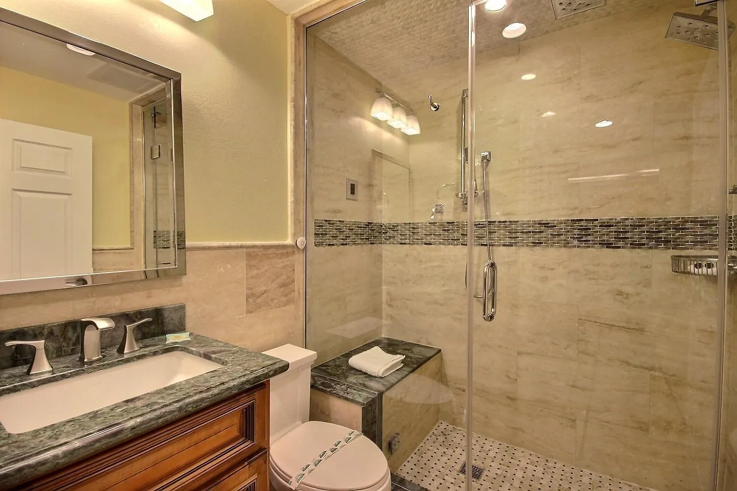 804 Mariners Club Apartment *