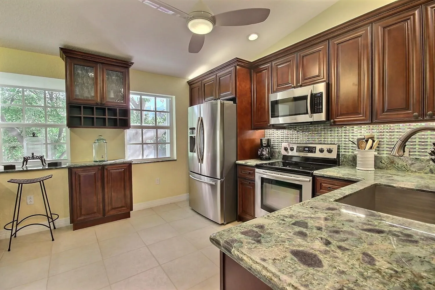 804 Mariners Club Apartment