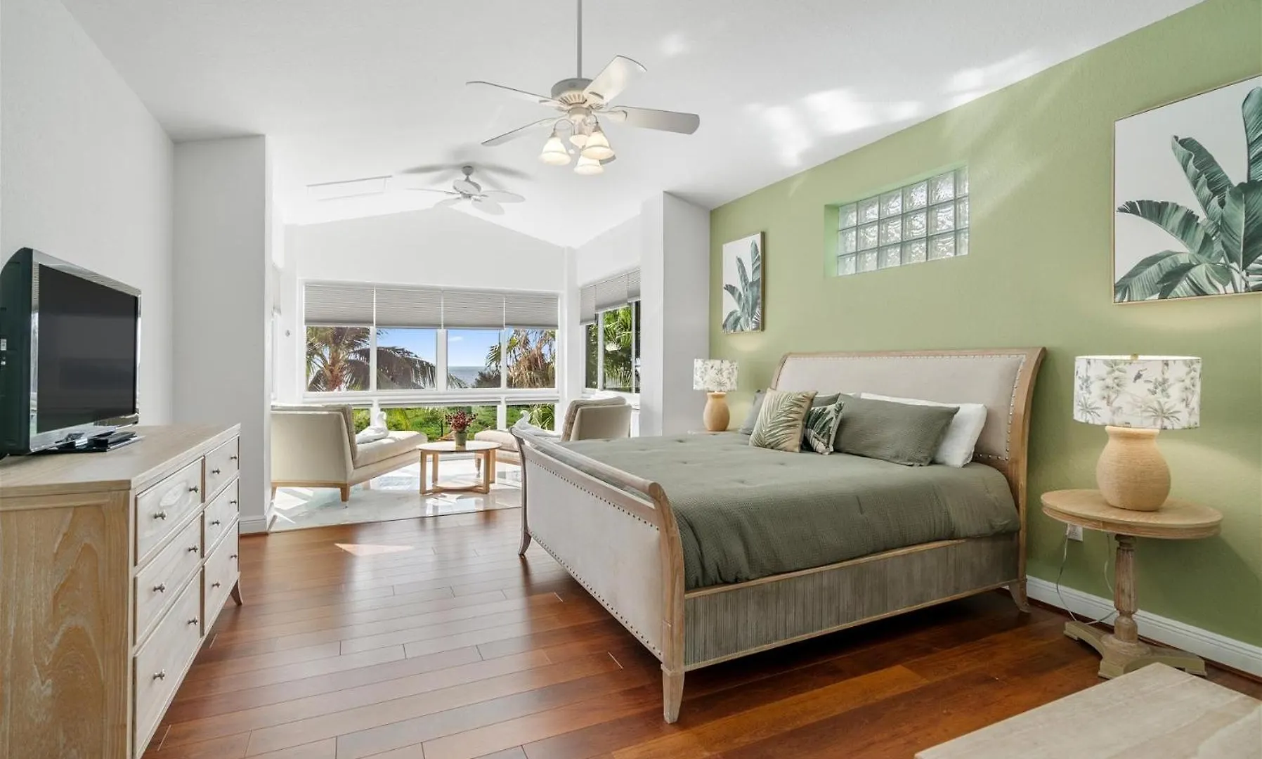 Apartment 412 Mariners Club