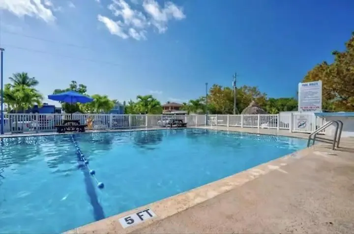 Rv By The Sea - Glamping In The Keys - Sleeps 6 *
