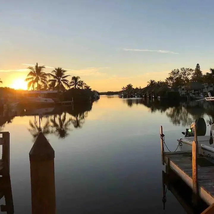Rv By The Sea - Glamping In The Keys - Sleeps 6 Key Largo