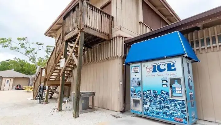 Rv By The Sea - Glamping In The Keys - Sleeps 6 Campsite
